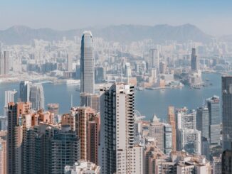 Hong Kong Lawmaker Invites Coinbase to Apply to Operate in Region Amid U.S. SEC Crackdown