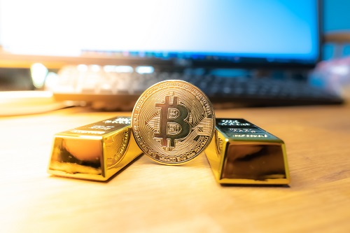 Bitcoin's correlation with gold sinks to two-year low, a warning for investors