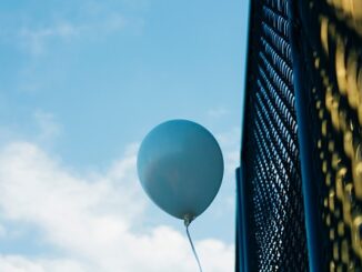 Helium surges as Bitcoin and Ethereum hover at key levels