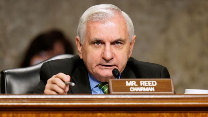 New U.S. Senate Bill Wants to Regulate DeFi Like Banks New U.S. Senate Bill Wants to Regulate DeFi Like Banks