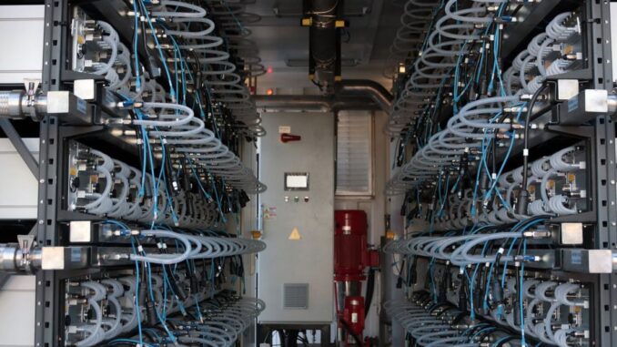 Bitcoin Mining Pool F2Pool Accused of Censoring Transactions on U.S. Atmosphere (Shutterstock/CoinDesk)