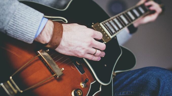 Hedera-Based Tune.FM Raises $20M for Artist-Friendly Web3 Music Platform Tyler Spalding, CEO / Co-Founder, Flexa, 2Chainz and Zack Seward, Deputy Editor-in-Chief, CoinDesk